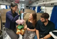 Seorang penumpang kereta dari wisatawan asing