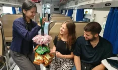 KAI Hadirkan Kembali Sensasi Naik Kereta Api Tempo Dulu, Ada Pedagang Asongan