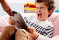 Ilustrasi Anak Ketagihan Gadget ( Foto: Ist )