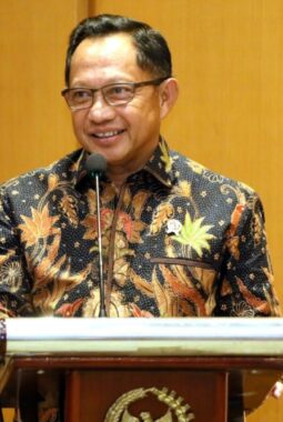 Tito Karnavian Peringatkan Honorer Jadi Bom Waktu Fiskal Daerah