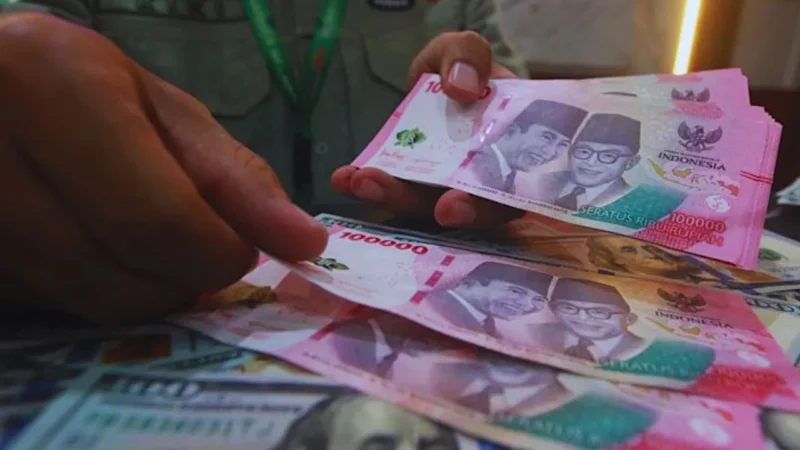 Ilustrasi. Rupiah Melemah ke Rp17.875 per Dolar AS, Tertekan Mata Uang Asia (Foto: Bloomberg Technoz/Andrean Kristianto)