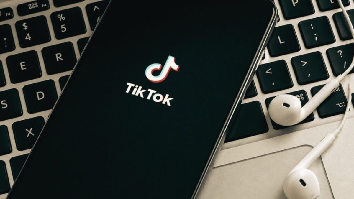 TikTok Perkuat Transparansi Konten AI dan Hapus Akun Palsu (Foto: medcom)