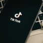 TikTok Perkuat Transparansi Konten AI dan Hapus Akun Palsu (Foto: medcom)