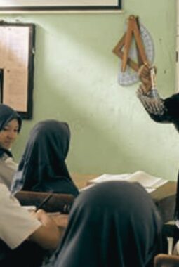 Kemendikdasmen Terbitkan Aturan Baru HP di Sekolah, Ini Dampaknya bagi Siswa dan Orang Tua