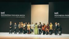 Ulos Jadi Sorotan Indonesia Fashion Week 2026, Tradisi Batak Tampil Modern (Foto: aulia putriningtias/medcom)