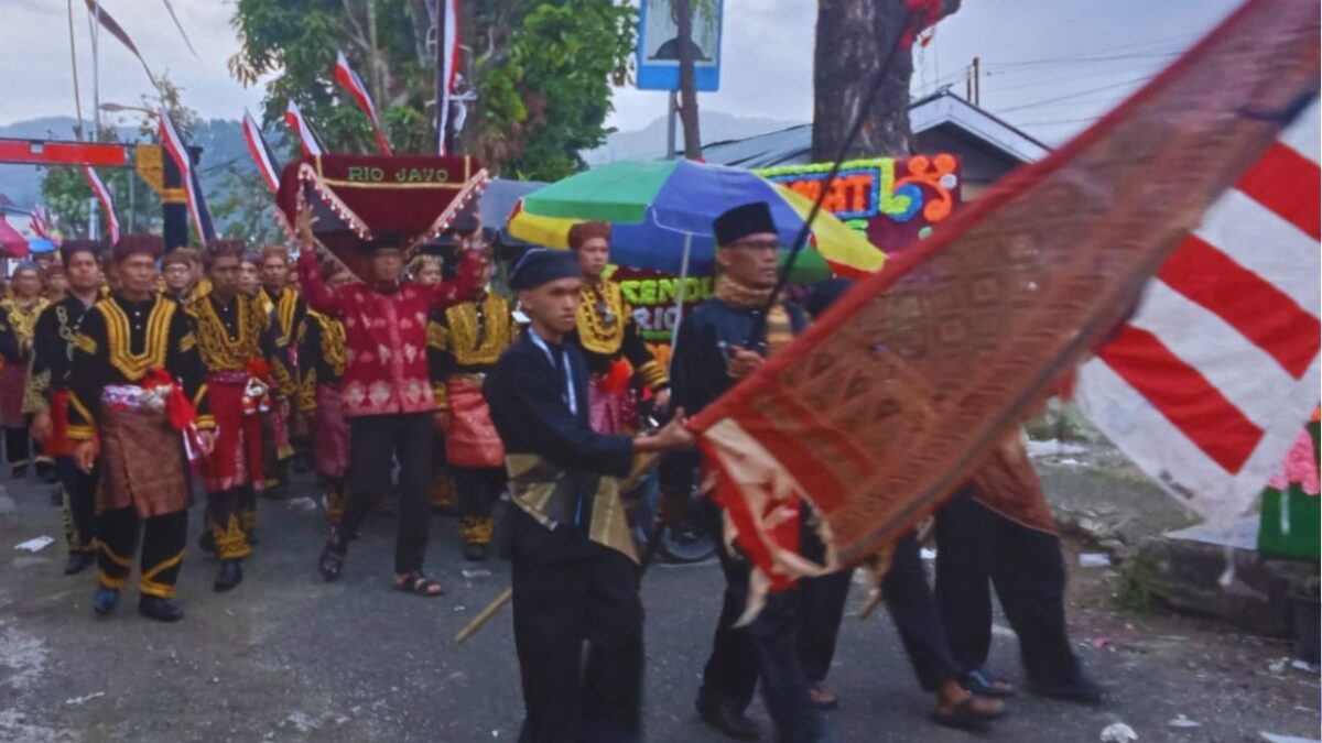 Iringan Pusaka Luhah Rio Jayo Sungai Penuh Usai Penobatan Pemangku Adat dalam Kenduri Sko Enam Luhah Sungai Penuh