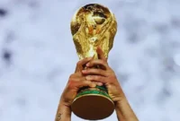 Trofi Piala Dunia Terbuat dari Emas Asli? Ini Faktanya (Foto: AFP/bola)