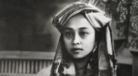 Roehana Koeddoes, Perempuan yang Mengubah Perjuangan Lewat Pena (Foto: Wikipedia)