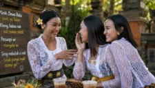 Bahasa Gaul Anak Muda Bali Makin PopulerBahasa Gaul Anak Muda Bali Makin Populer (Foto: Dok. Getty Images/Afriandi)