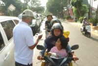 Atasi Dampak Kabut Asap, ADYA Group dan IJTI Jambi Turun ke Jalan Bagikan Masker Gratis