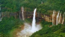 Curug Minger di Lereng Gunung Slamet Tawarkan Suasana Sejuk (Foto: wisatalombok.co.id/britainaja.com)