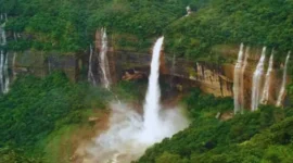 Curug Minger di Lereng Gunung Slamet Tawarkan Suasana Sejuk (Foto:  wisatalombok.co.id/britainaja.com)