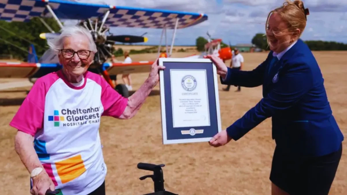 Nenek 97 Tahun Pecahkan Rekor Wing Walking Demi Pasien Stroke (Foto:  bbc.co.uk)