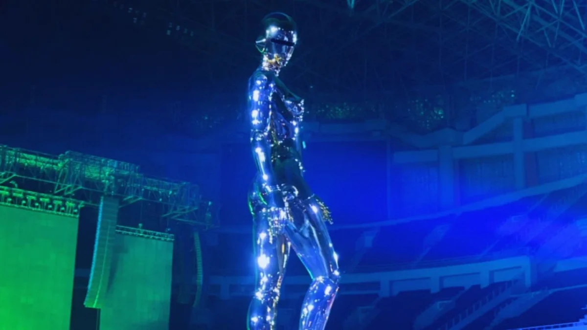 Sexy Robot 12 Meter Jadi Ikon Konser The Weeknd Jakarta (Foto: Medcom/Rafi)