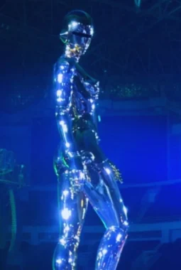 Sexy Robot 12 Meter Jadi Ikon Konser The Weeknd Jakarta