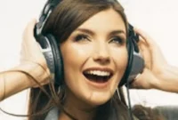 Bahaya Headphone Jika Dipakai Terlalu Lama (Foto: jalantikus)