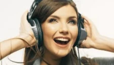 Bahaya Headphone Jika Dipakai Terlalu Lama (Foto: jalantikus)
