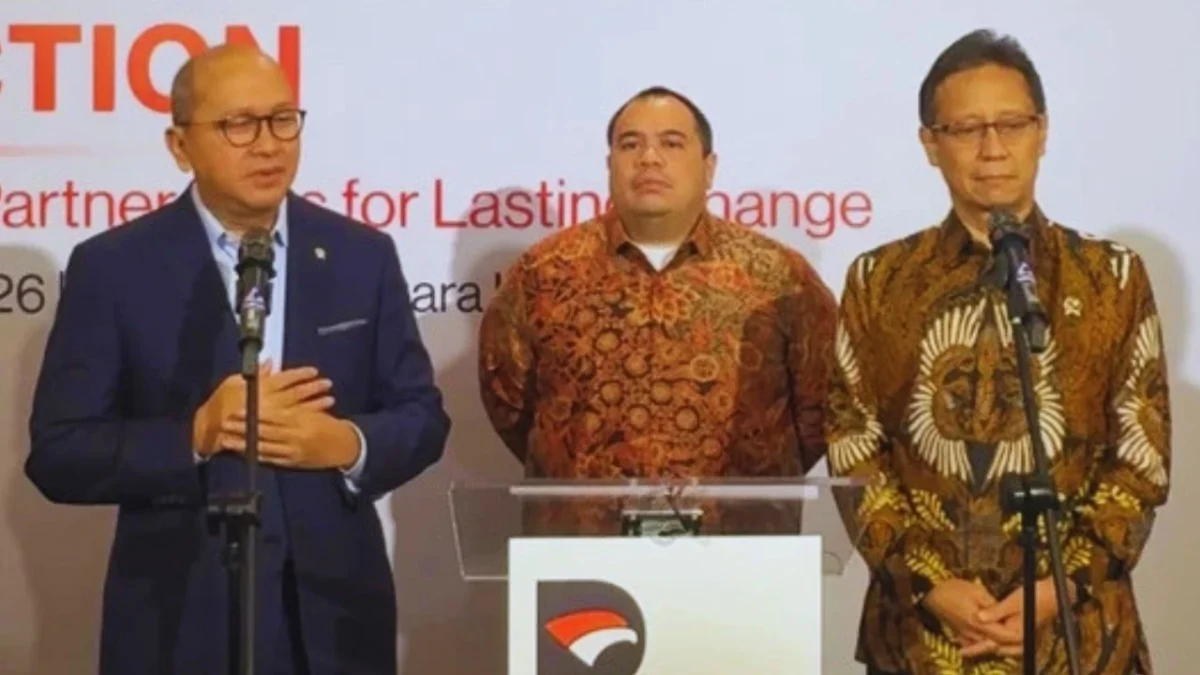 CEO Danantara Indonesia Rosan Roeslani, CIO Danantara Indonesia Pandu Sjahrir dan Menteri Kesehatan Budi Gunadi Sadikin  (Foto: Widya Islamiati/kumparan)