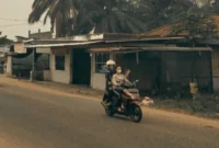 Ilustrasi kondisi kualitas udara yang memburuk dan kewaspadaan masyarakat terhadap risiko gangguan pernapasan di Kota Jambi.