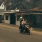 Ilustrasi kondisi kualitas udara yang memburuk dan kewaspadaan masyarakat terhadap risiko gangguan pernapasan di Kota Jambi.