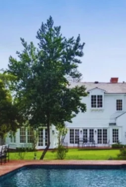 Koleksi Properti Kelly Clarkson, dari Mansion hingga Peternakan