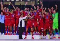 Momen timnas Indonesia bersama Presiden Prabowo angkat trofi FIFA ASEAN Cup 2026. (dok bakom ri/medcom)