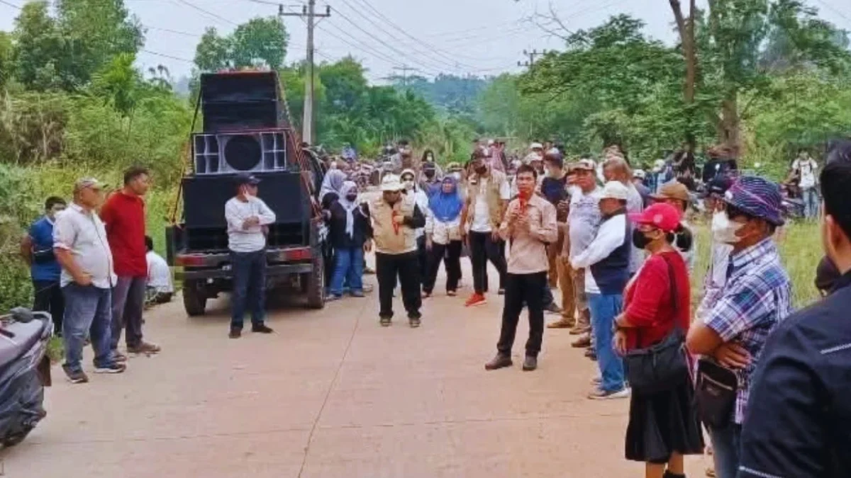 Ratusan Warga Zona Merah Blokir Akses Menuju Stasiun Pompa 3 Pertamina