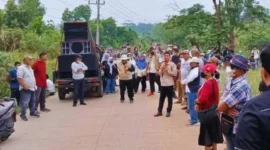 Ratusan Warga Zona Merah Blokir Akses Menuju Stasiun Pompa 3 Pertamina