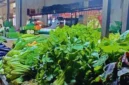 Aktivitas pedagang sayuran di pasar tradisional Kota Jambi di tengah berkurangnya pasokan akibat kemarau.
